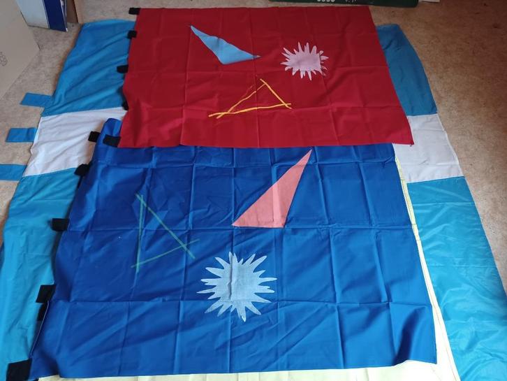 6 vlaggen voor vendelen + 4 kazuifels met lint, Diversen, Vlaggen en Wimpels, Gebruikt, Ophalen