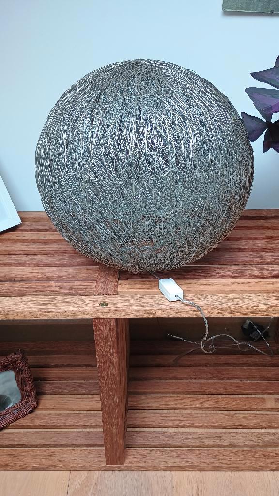 Lampe boule design à poser ( comme neuve), Huis en Inrichting, Lampen | Tafellampen, Zo goed als nieuw, Metaal, Ophalen