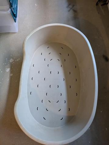 Plastic Hondenmand beschikbaar voor biedingen