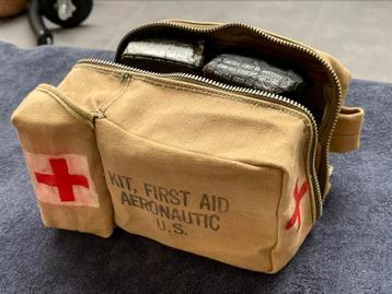 Trousse de premiers soins pour avions américains ww2  beschikbaar voor biedingen
