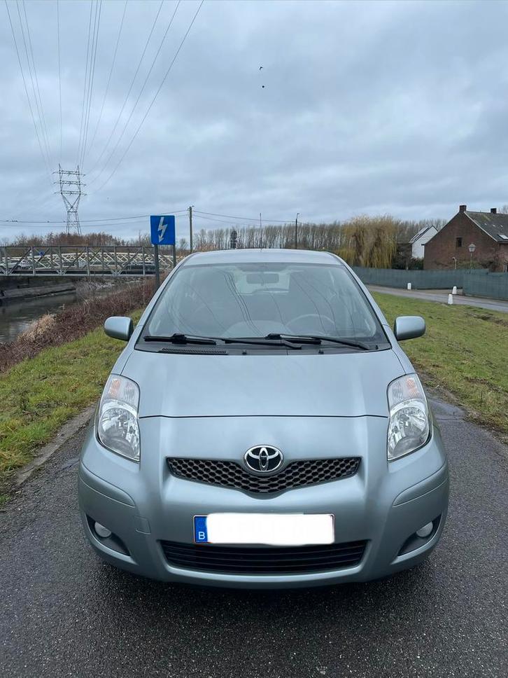 Toyota yaris 2010 1.0, Auto's, Toyota, Particulier, Yaris, ABS, Benzine, Euro 4, Stadsauto, 5 deurs, Handgeschakeld, Zilver of Grijs