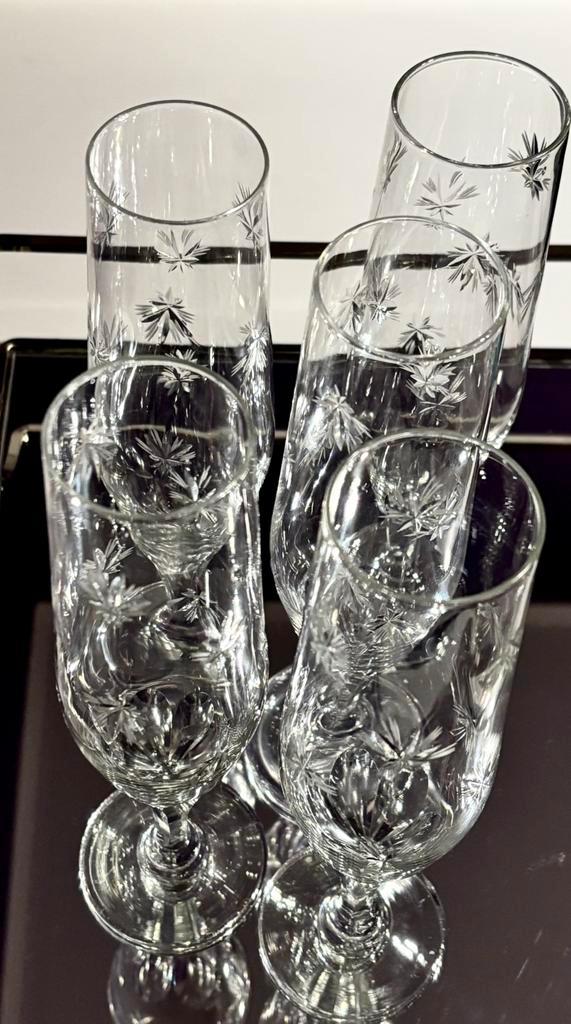 Lot de 5 flûtes à champagne en cristal taillé vintage, Antiek en Kunst, Antiek | Glaswerk en Kristal, Ophalen