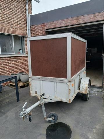 Mooie aanhanger beschikbaar voor biedingen