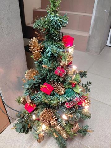 kerstboom 63cm hoogte met 10 lampjes beschikbaar voor biedingen