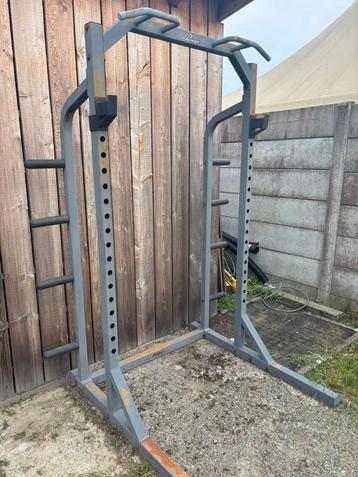 Outdoor squat rack beschikbaar voor biedingen