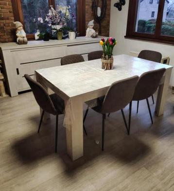 Volledige eetkamer te koop beschikbaar voor biedingen