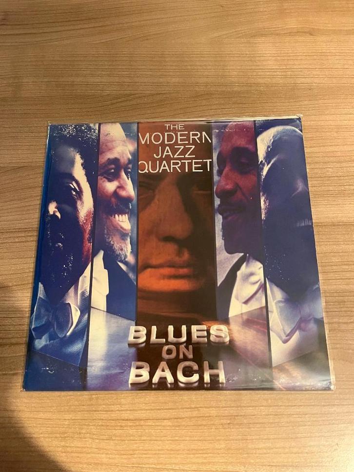 THE MODERN JAZZ QUARTET  - BLUES ON BACH, Cd's en Dvd's, Vinyl | Jazz en Blues, Gebruikt, Jazz, 1960 tot 1980, Ophalen of Verzenden