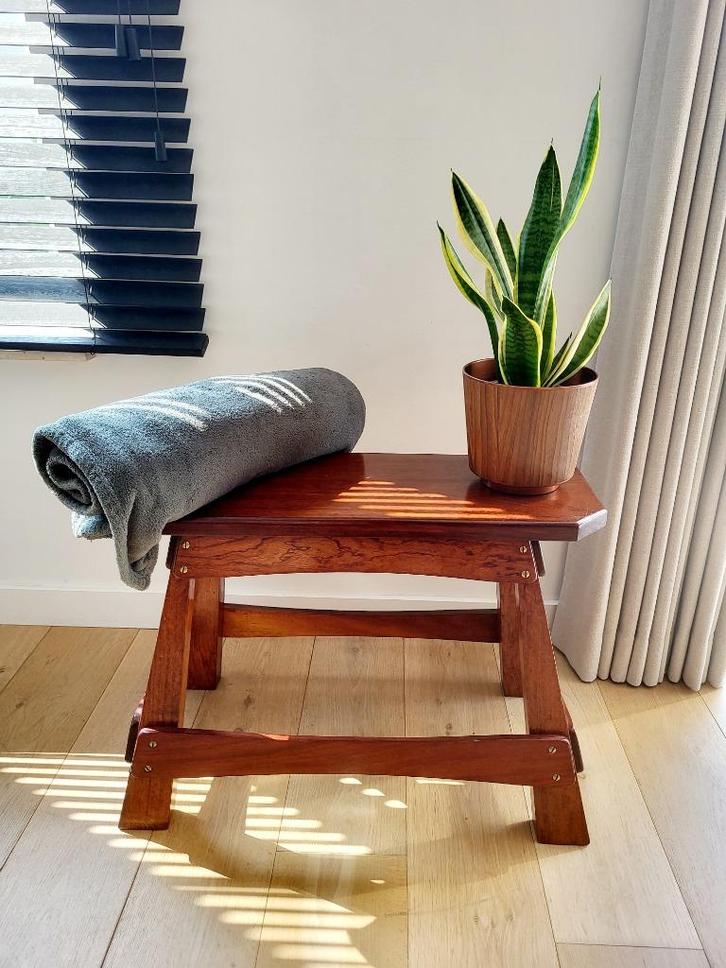 Vintage houten authentiek zitbankje, 70 cm, Antiek en Kunst, Curiosa en Brocante, Ophalen