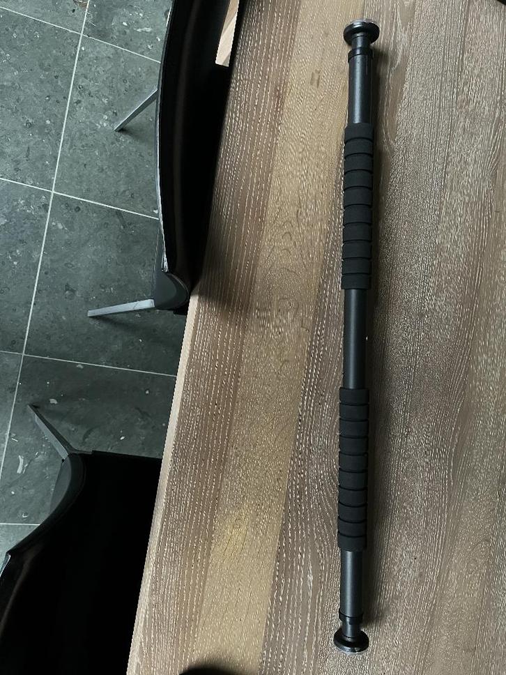 Pull-up bar deur, Sport en Fitness, Fitnessmaterialen, Zo goed als nieuw, Oprekstang, Armen, Borst, Ophalen