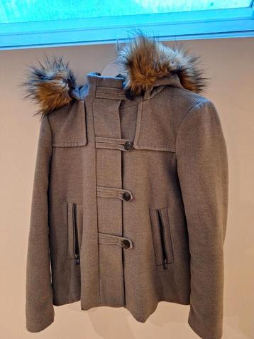 Dameswinterjas van Zara beschikbaar voor biedingen