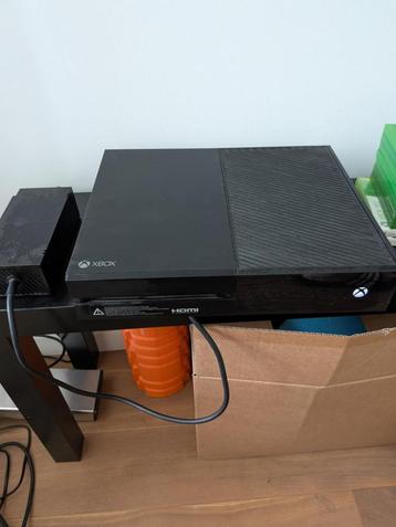 Xbox One + 1 Controller + Games beschikbaar voor biedingen