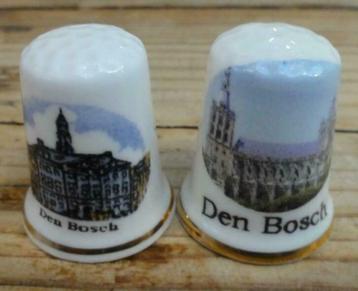 2 Porseleinen vingerhoedjes, Den Bosch/ St. Jan