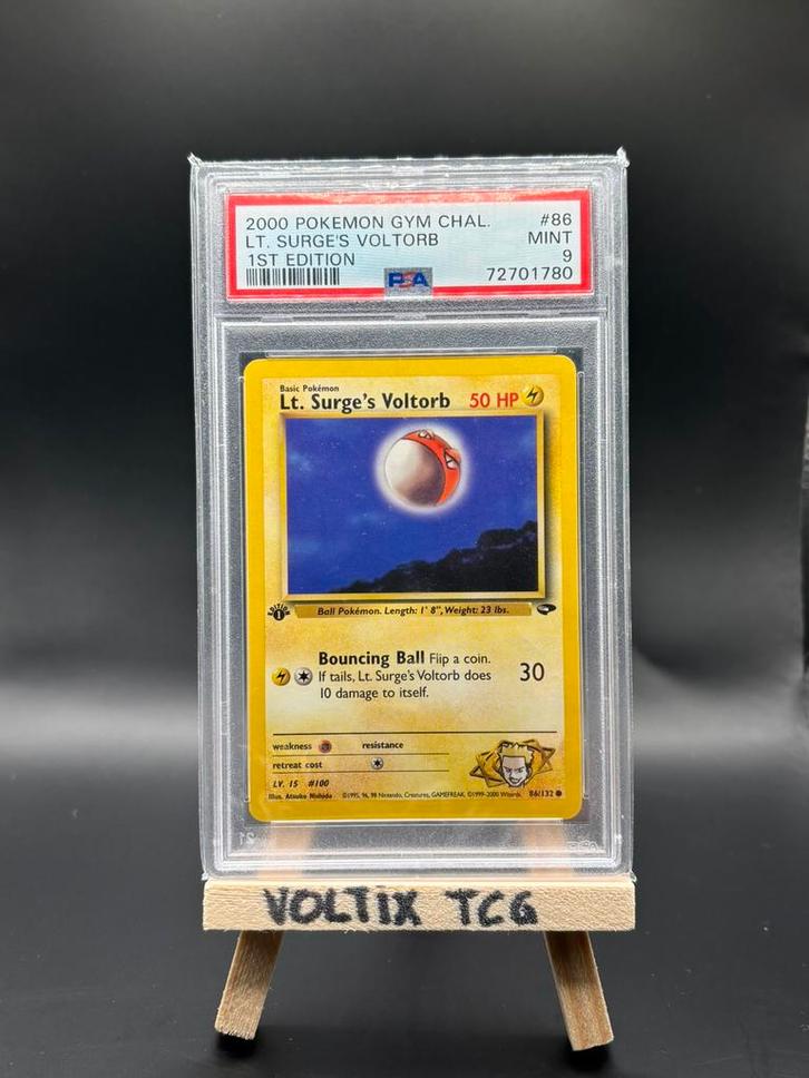 PSA 9 MINT Lt. Surge's Voltorb 86/132 1st Edition, Hobby en Vrije tijd, Verzamelkaartspellen | Pokémon, Booster, Verzenden