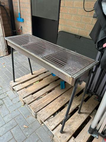 Resto houtskool BBQ beschikbaar voor biedingen