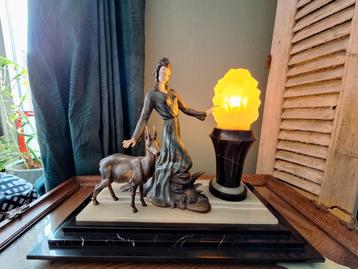 Grote Antieke Art Deco lamp op Marmeren basis.  beschikbaar voor biedingen