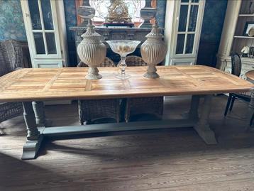 Landelijke tafel 2,75m beschikbaar voor biedingen