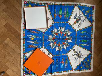 HERMÈS FOULARD CARRÉ 90 - L'ARMÉE IMPRÉRIALE RUSSE, HERMÈS, Envoi, Porté, Écharpe