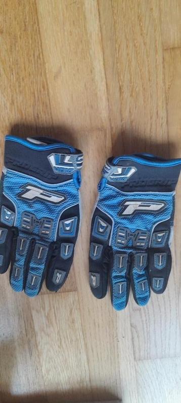 cross handschoenen beschikbaar voor biedingen