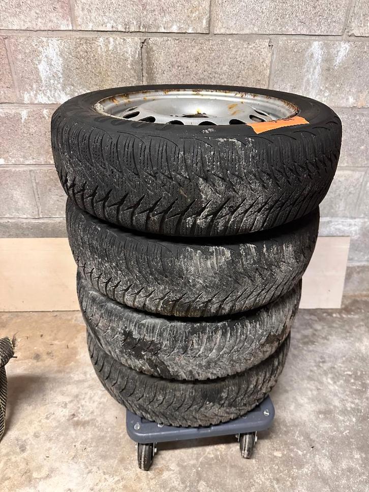 4 Goodyear winterbanden op originele MINI-velgen — 15”, Auto-onderdelen, Banden en Velgen, Band(en), Winterbanden, 15 inch, 175 mm
