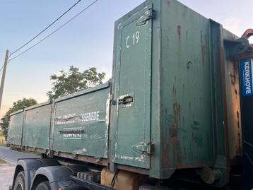 Afzetcontainer met materiaalkoffer beschikbaar voor biedingen