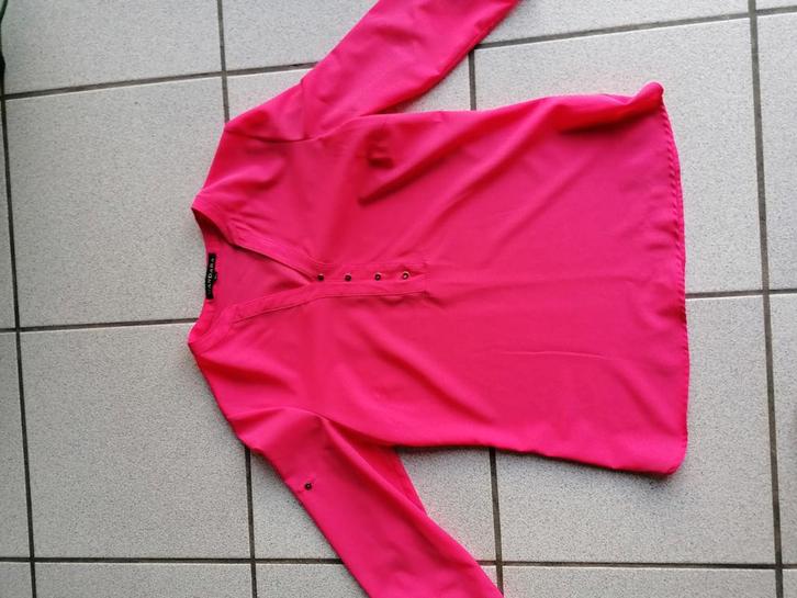 Doos van 26 stuks, allerlei dames kleding, kleine maten, Kleding | Dames, Overige Dameskleding, Ophalen