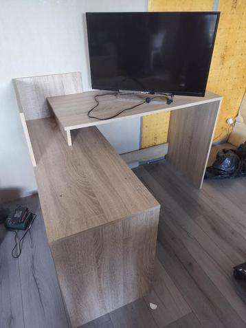 Gratis bureau + Sony scherm 10euro beschikbaar voor biedingen