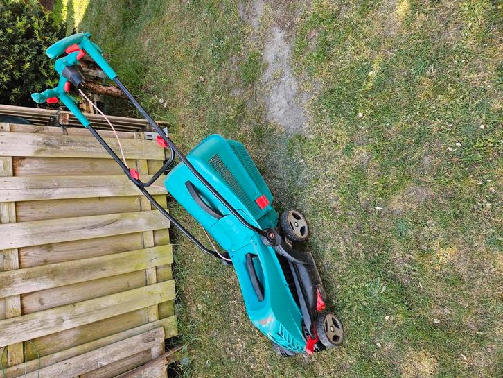Elektrische grasmaaier  1300 w Maaibreedte 34 cm, Tuin en Terras, Grasmaaiers, Zo goed als nieuw, Elektrische grasmaaier, Ophalen