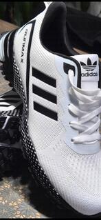 Nieuwe Adidas sportschoenen maat 44., Kleding | Heren, Ophalen of Verzenden, Sportschoenen