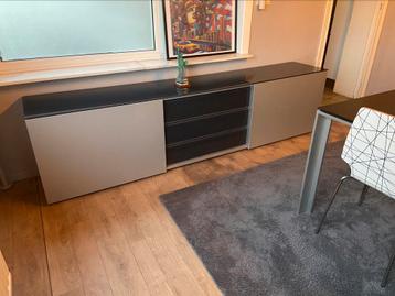 Tekoop 3 modern kasten  beschikbaar voor biedingen