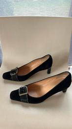 Voltan 1898 37 zwarte suède pump in plaats van 38, Kleding | Dames, Schoenen, Ophalen of Verzenden, Gedragen, Zwart