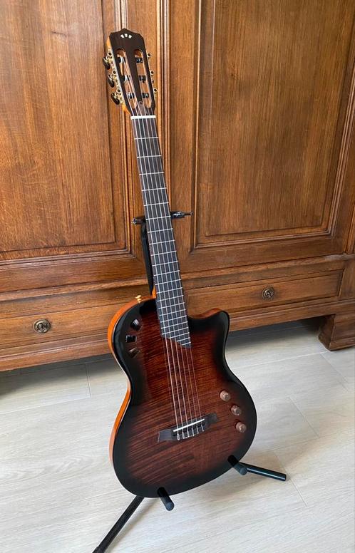 CORDOBA STAGE EDGE BURST (NYLON STRING), Muziek en Instrumenten, Snaarinstrumenten | Gitaren | Bas, Zo goed als nieuw, Semi-akoestisch