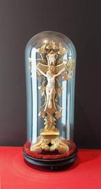Christ sur la croix sous ancien globe en verre, Antiquités & Art, Antiquités | Objets religieux, Enlèvement
