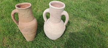 Twee mooie vintage terracotta kruikjes, vorstbestendig.  beschikbaar voor biedingen