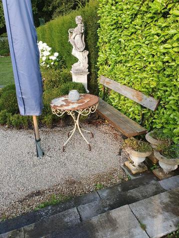 Mooie tuinbank met hard tropisch hout  beschikbaar voor biedingen