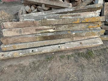 Betonpalen  beschikbaar voor biedingen