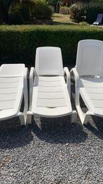 Ligbed met verstelbare rugleuning, Tuin en Terras, Ligbedden, Ophalen, Zo goed als nieuw, Kunststof