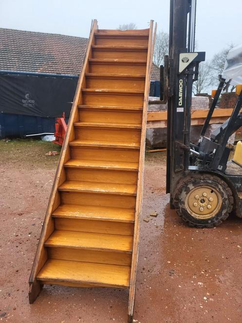 Verschillende houten trappen beuk, eik,...., Doe-het-zelf en Bouw, Ladders en Trappen, Zo goed als nieuw, Trap, Ophalen