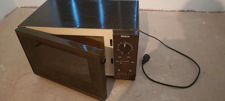 Microgolf Bosch - werkt perfect, Elektronische apparatuur, Microgolfovens, Gebruikt, Vrijstaand, Microgolfoven, 45 tot 60 cm, Draaiplateau