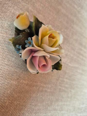 Mini bloemstukje beschikbaar voor biedingen