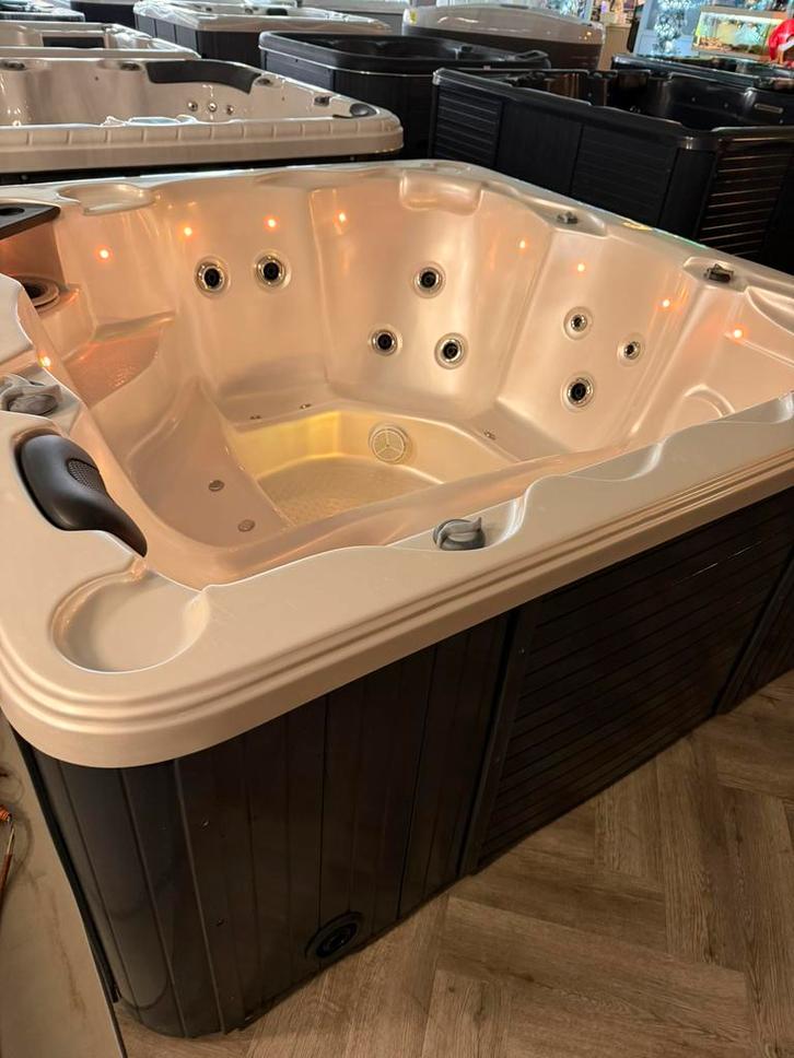 Bain à remous Balboa prêt à l'emploi !, Jardin & Terrasse, Bains à remous et Spas, Comme neuf, Pompe, Enlèvement