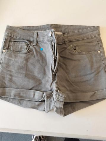 H&M grijs jeans shortje beschikbaar voor biedingen