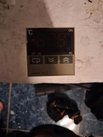 Omron temperatuur regeling beschikbaar voor biedingen