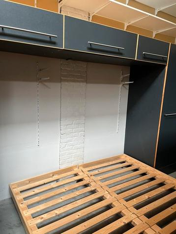 Kastensysteem met bed beschikbaar voor biedingen