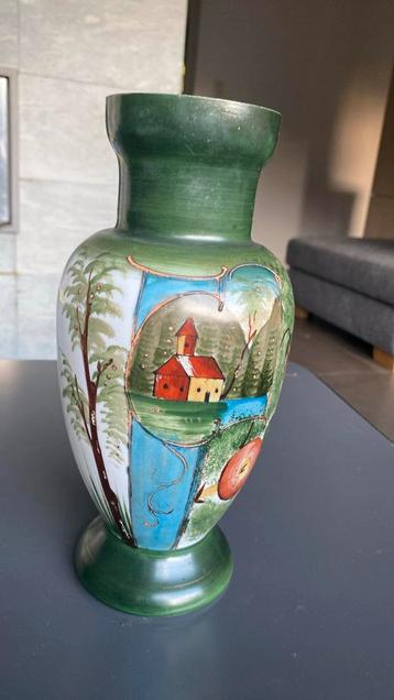 Antieke vaas beschikbaar voor biedingen