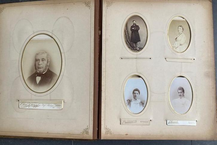 Zoldervondst-Antieke-Fotoalbum-Adel+-1860-met 79 Foto's-Rare, Verzamelen, Foto's en Prenten, Gebruikt, Foto, Overige onderwerpen