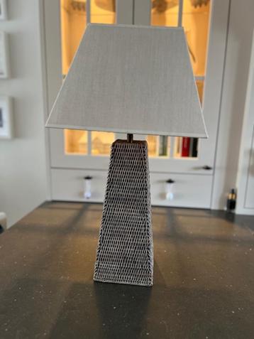 Vintage Rotan Tafellamp Met Linnen Lampenkap
