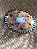 Porseleinen pillendoosje, Ophalen of Verzenden, Zo goed als nieuw