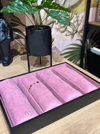 Sieraden Juwelen display voor armbanden in roze velvet, Hobby en Vrije tijd, Ophalen