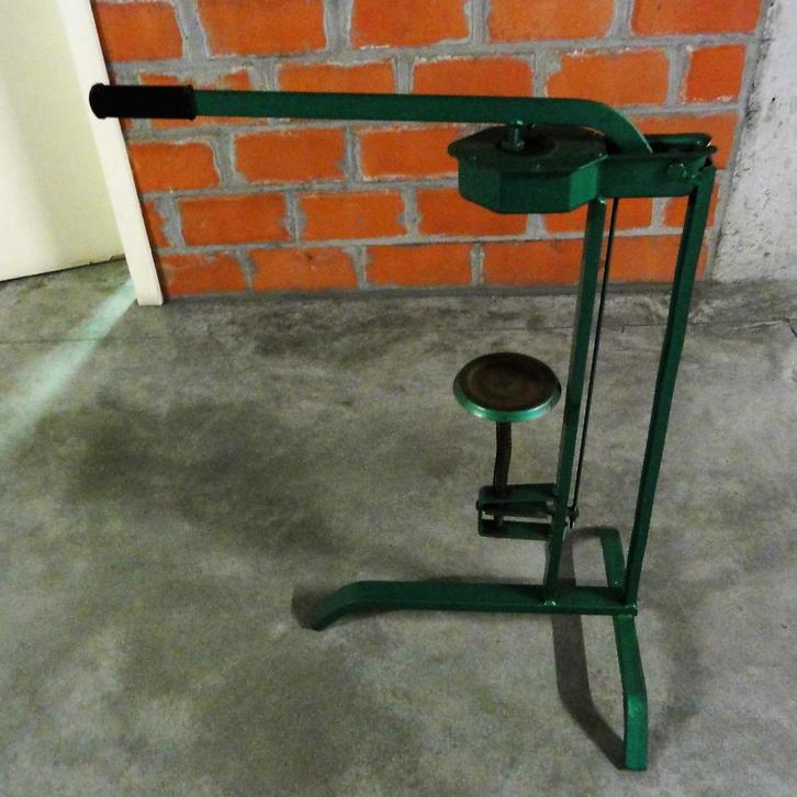 Kurkapparaat/Stopselapparaat op voet groot model., Doe-het-zelf en Bouw, Gereedschap | Handgereedschap, Zo goed als nieuw, Ophalen