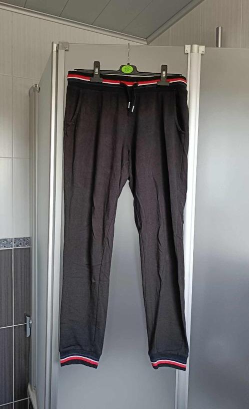 Broek - Jogging - Sport - Zwart - Small - Clockhouse - €2, Kleding | Dames, Broeken en Pantalons, Gedragen, Maat 36 (S), Zwart